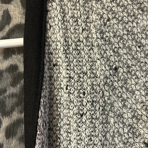 Knit cardigan with sheer leopard print back - Picture 3 of 3